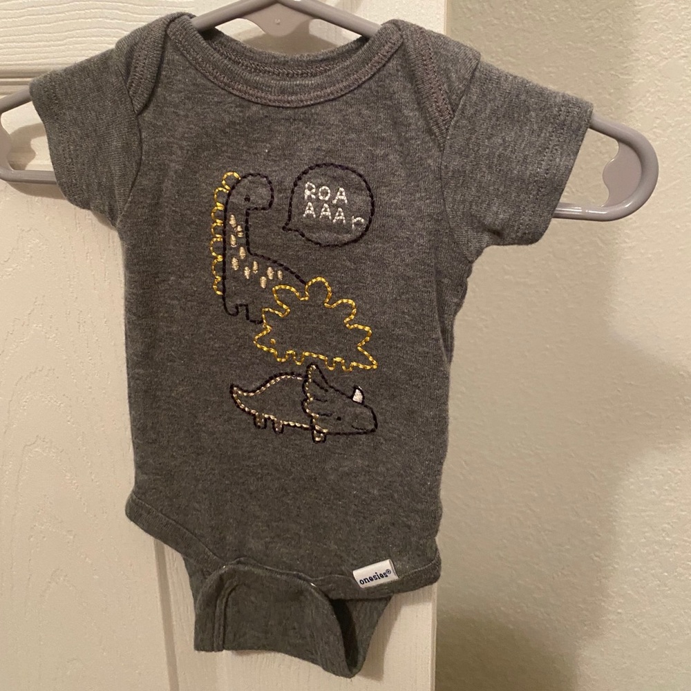 NB dinosaur clothing set